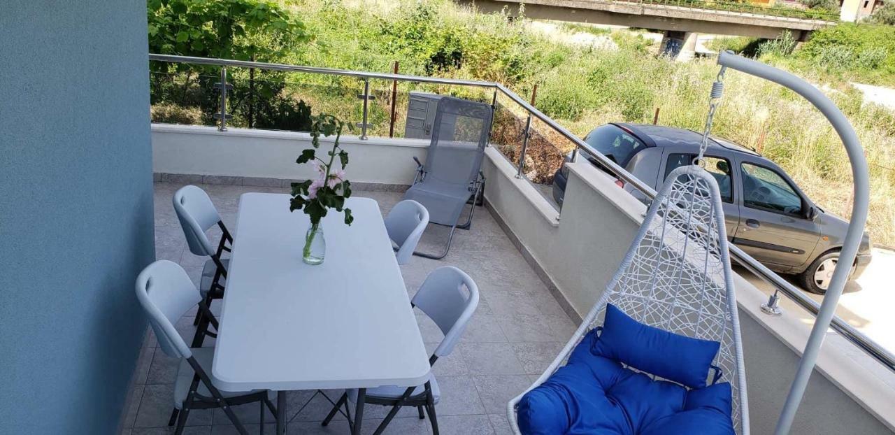 Apartmani Suncokreti - Sunflower Apartments Bar Exterior photo